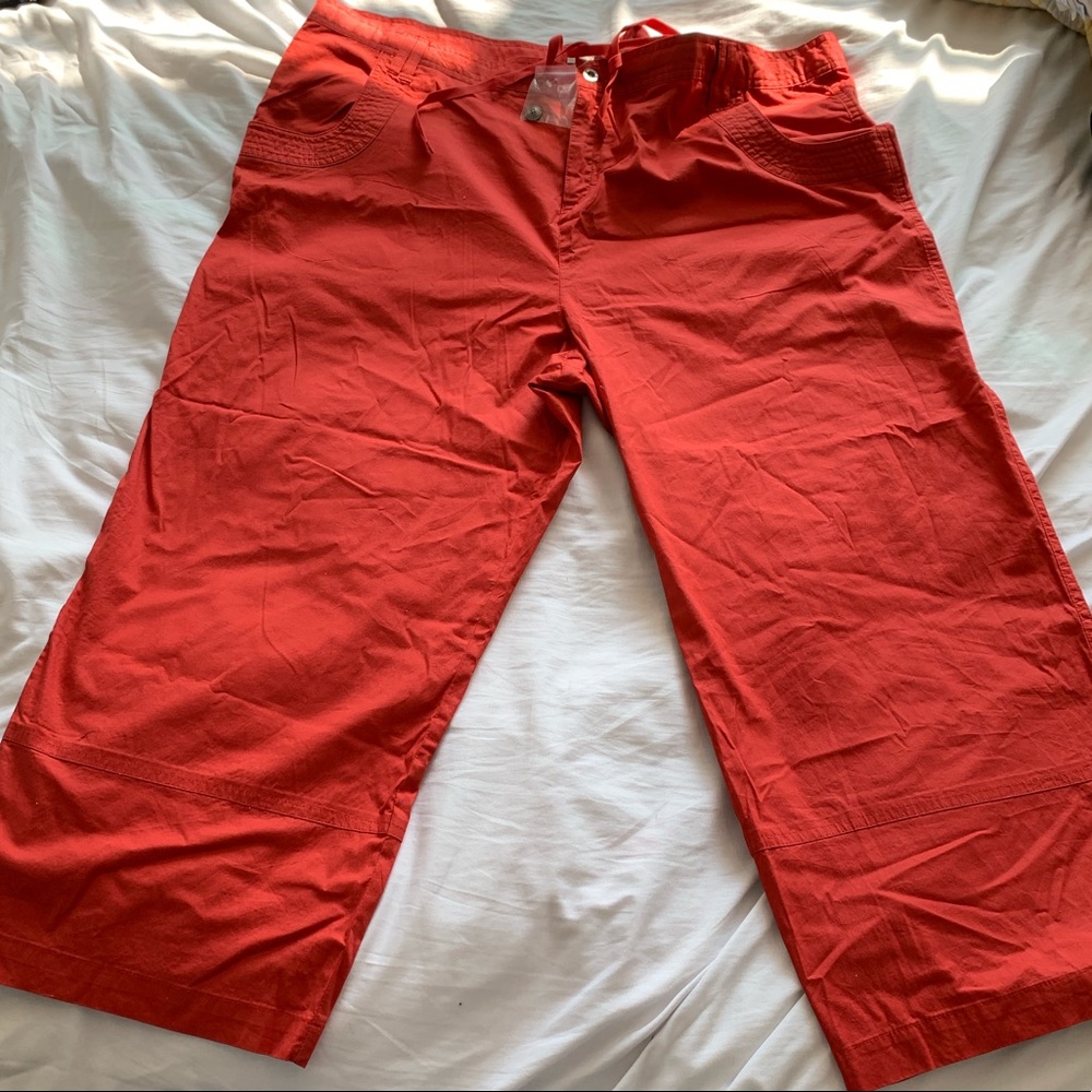 NWT Plus Size Capris